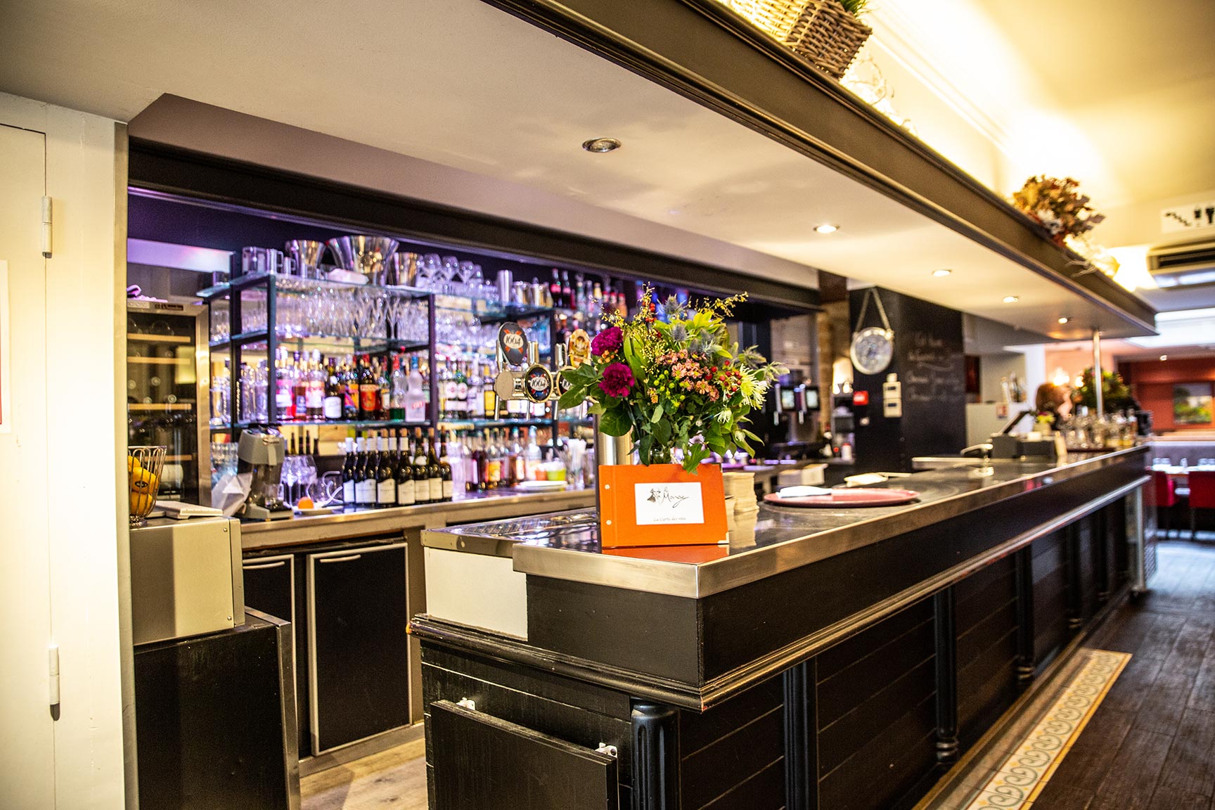 Le bar de la Brasserie Le Monge à Beaune
